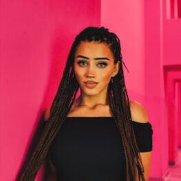 d03 img girl locks.jpg